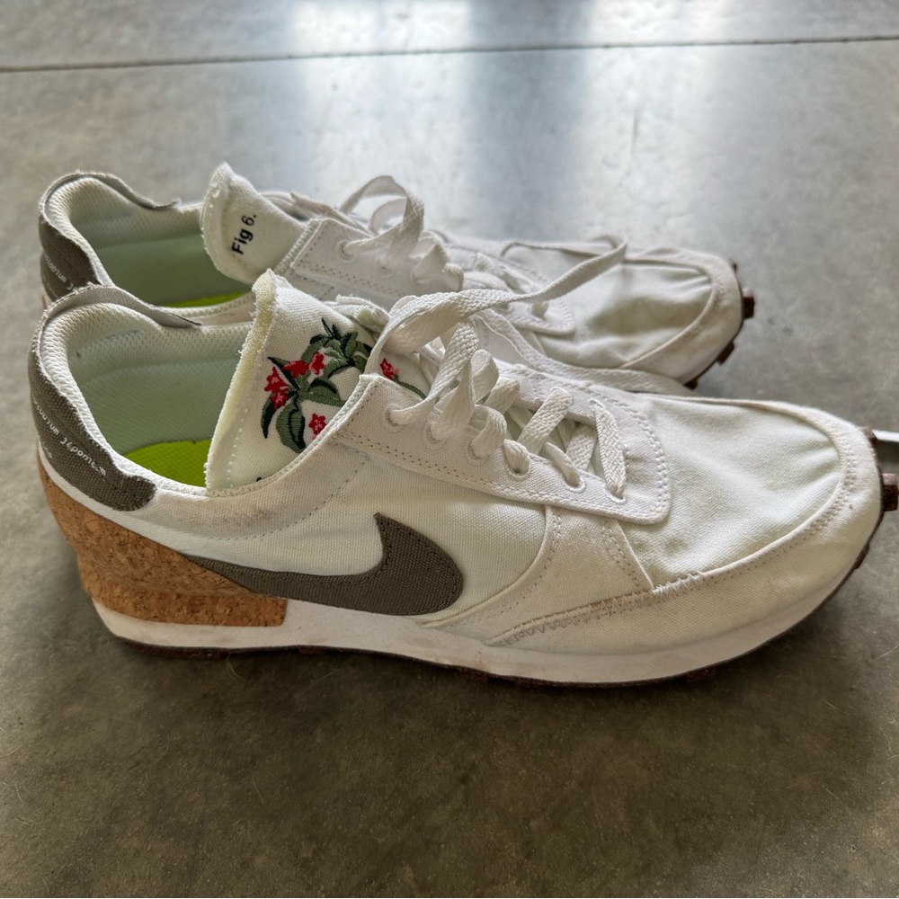 Nike Pagodas size 9
